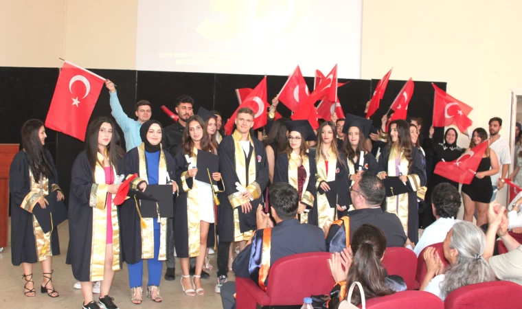 Erdemli MYO'da 28. dönem mezuniyet heyecanı  