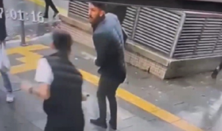 İzmir’de kalabalığın ortasında silahlı saldırı