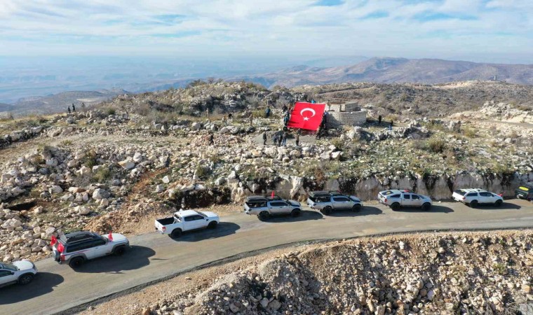 Off-road pilotları terörden temizlenen Gabar Dağı’nda Türk bayrağı açtı