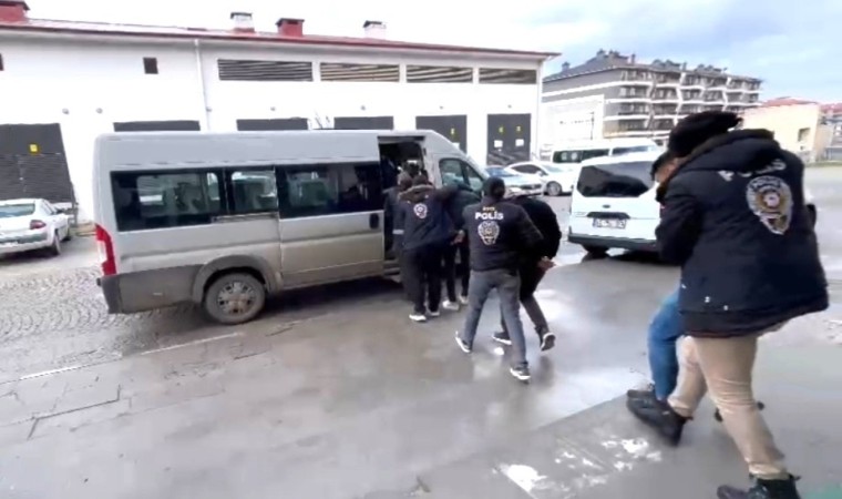 Kütahya ve Mersin’de eş zamanlı dolandırıcılık operasyonu: 5 şahıs tutuklandı
