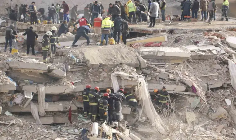 77 kişinin hayatını kaybettiği Serin-2 Apartmanı’nın sanıkları hakim karşısına çıktı