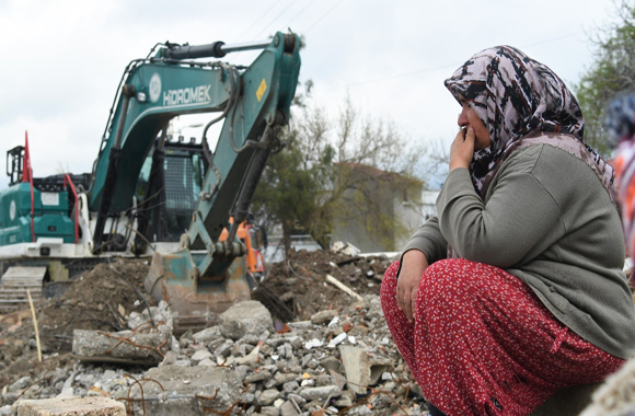 Depremin ardından Büyükşehir ekipleri 654 enkaz kaldırıldı