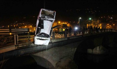Amasya’da otomobil köprüden Yeşilırmak Nehri’ne uçtu