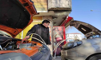 Ardahan’da Sibirya soğukları: Araçlar çalışmadı
