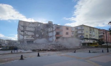 Çankırı’da depreme dayanıksız bina yıkıldı