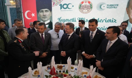 CHP Genel Başkanı Özel Manisa'da bayramlaşma törenine katıldı 
